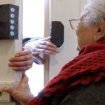 В Дятьковском районе лжегазовики обворовали 90-летнюю бабушку